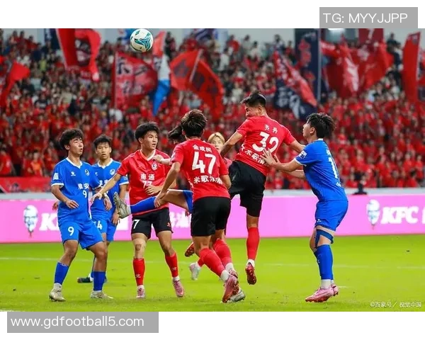 中超足球新赛季格局深度解读与豪强竞争前景发展趋势探讨全局化势