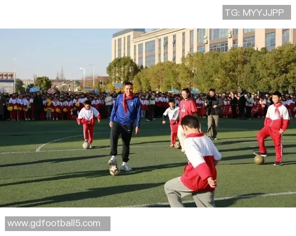 南通支云足球队崛起之路：从青涩起步到挑战顶级联赛的蜕变与突破